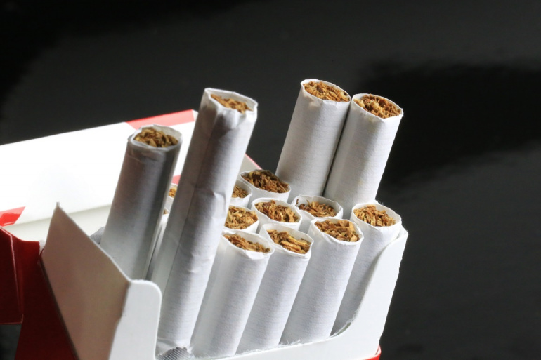  السماح للمساحات التجارية الكبرى ببيع التبغ